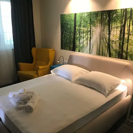 One Bedroom Apartment Split